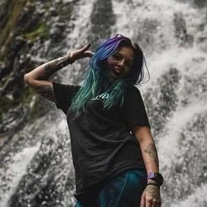 Meet your Posher, Cola